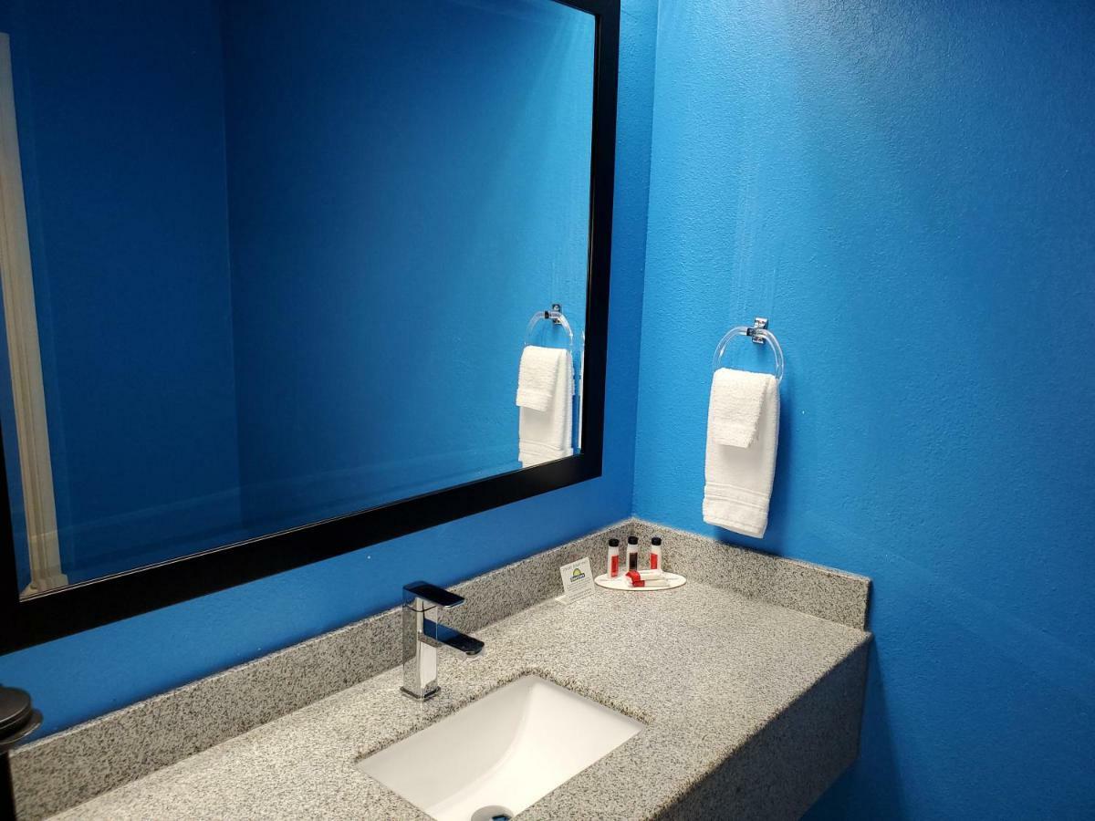 Days Inn By Wyndham Lexington Extérieur photo
